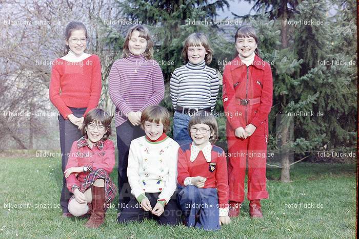 1978 Kommunionkinder bei der Frau Großmann: KMFRGR-011263