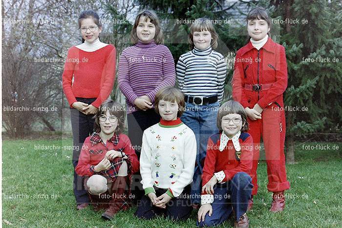 1978 Kommunionkinder bei der Frau Großmann: KMFRGR-011265