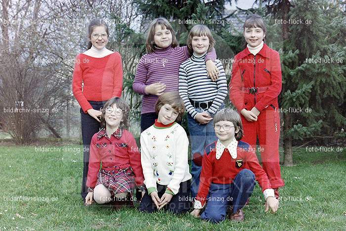 1978 Kommunionkinder bei der Frau Großmann: KMFRGR-011266