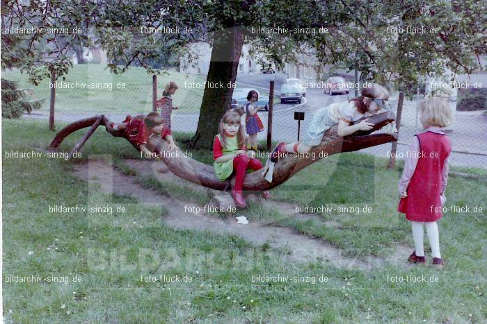 1978 Abschlussfeier im Kindergarten in Sinzig: BSKNSN-011588