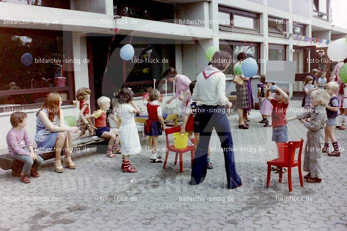 1978 Abschlussfeier im Kindergarten in Sinzig: BSKNSN-011589