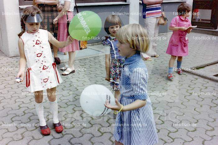 1978 Abschlussfeier im Kindergarten in Sinzig: BSKNSN-011591