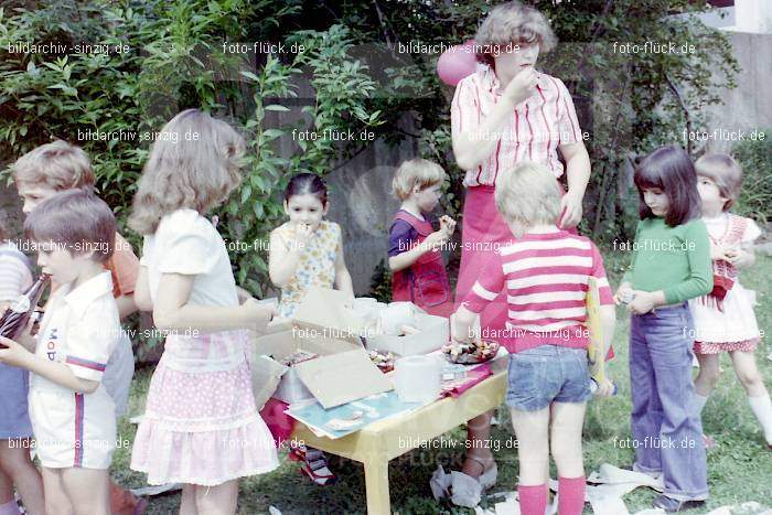 1978 Abschlussfeier im Kindergarten in Sinzig: BSKNSN-011595