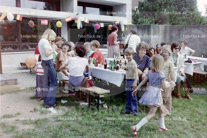 1978 Abschlussfeier im Kindergarten in Sinzig: BSKNSN-011597
