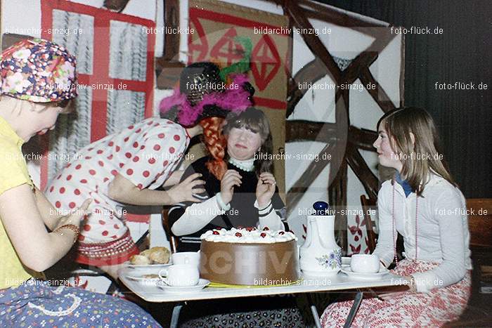 1978 Weihnachtsfeier für die Kinder der Angestellten der Agrob: WHFRKNNGGR-011831