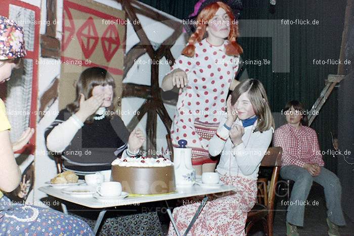 1978 Weihnachtsfeier für die Kinder der Angestellten der Agrob: WHFRKNNGGR-011832