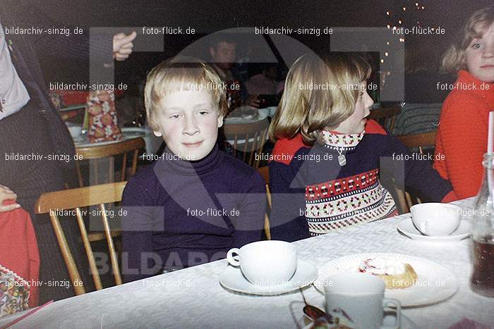 1978 Weihnachtsfeier für die Kinder der Angestellten der Agrob: WHFRKNNGGR-011853