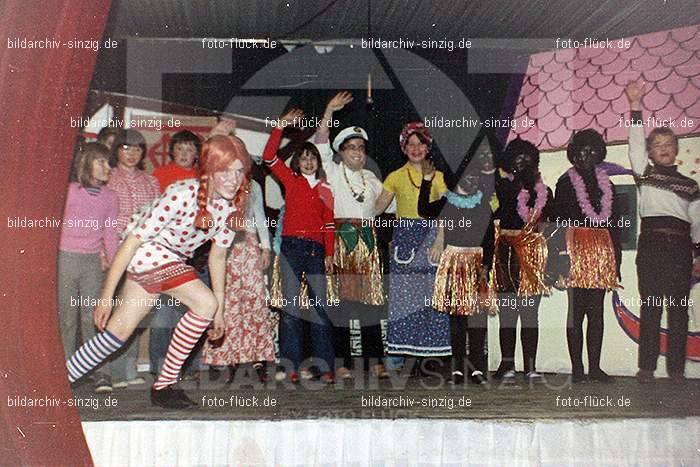 1978 Weihnachtsfeier für die Kinder der Angestellten der Agrob: WHFRKNNGGR-011888