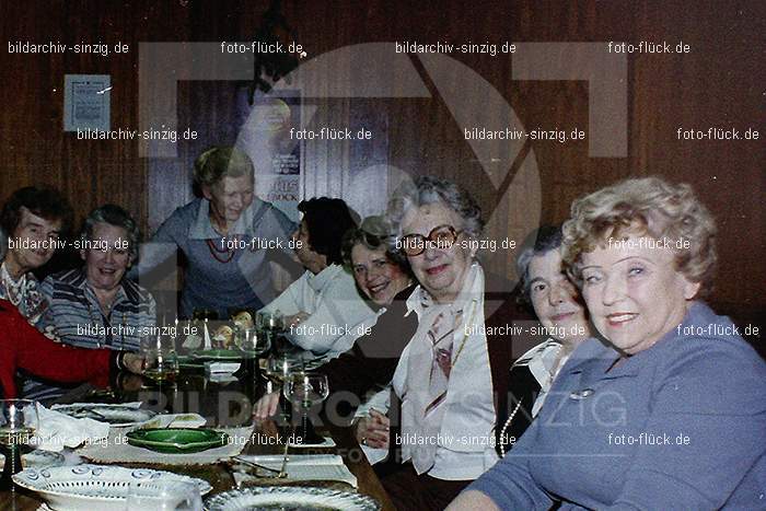 1978 Frau Eckle mit ihren Kegel Frauen: FRCKKGFR-012094