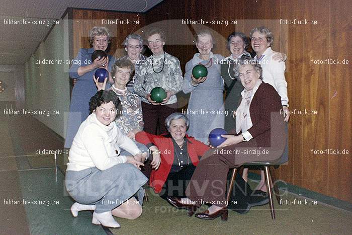 1978 Frau Eckle mit ihren Kegel Frauen: FRCKKGFR-012098