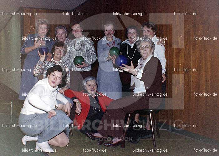 1978 Frau Eckle mit ihren Kegel Frauen: FRCKKGFR-012099