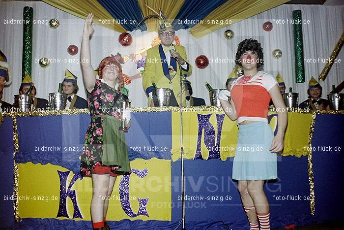 1974 Prinzenproklamation im Helenensaal Sinzig: PRHLSN-012129