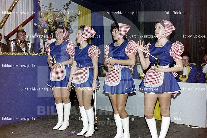 1974 Prinzenproklamation im Helenensaal Sinzig: PRHLSN-012133