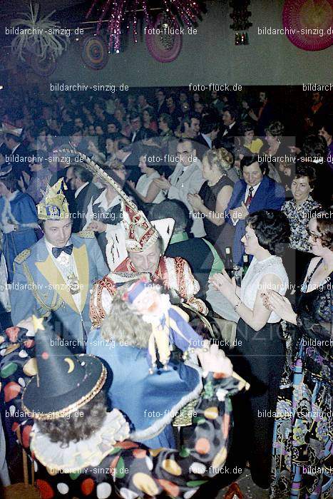 1974 Prinzenproklamation im Helenensaal Sinzig: PRHLSN-012154