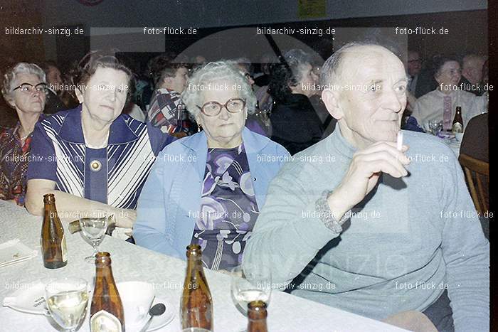 1974 Seniorenkaffee der Närrischen Buben im Helenensaal Sinzig: SNNRBBHLSN-012171