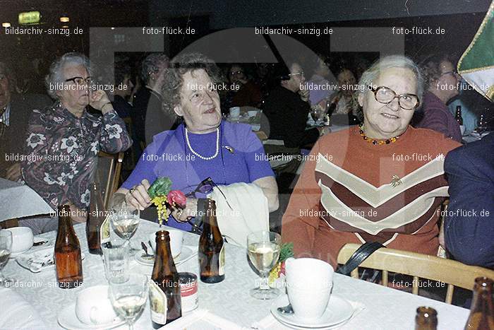 1974 Seniorenkaffee der Närrischen Buben im Helenensaal Sinzig: SNNRBBHLSN-012174