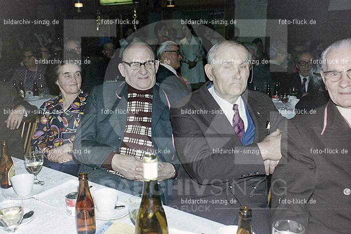 1974 Seniorenkaffee der Närrischen Buben im Helenensaal Sinzig: SNNRBBHLSN-012179