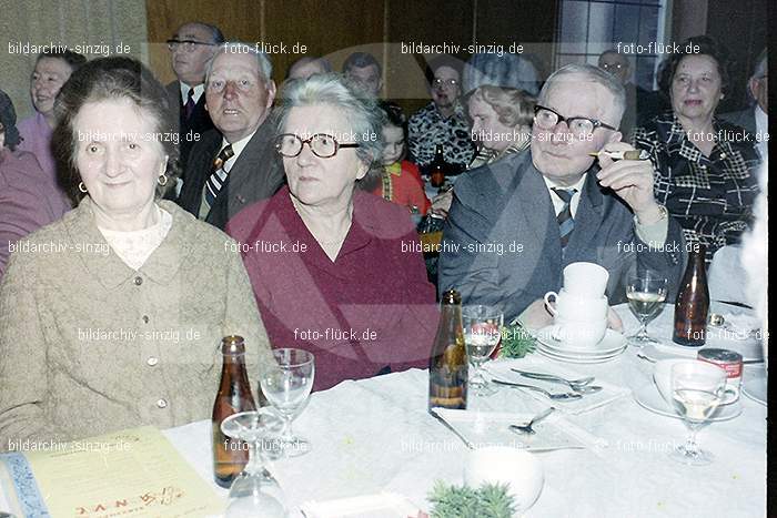 1974 Seniorenkaffee der Närrischen Buben im Helenensaal Sinzig: SNNRBBHLSN-012181