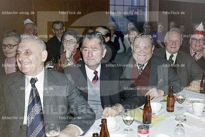 1974 Seniorenkaffee der Närrischen Buben im Helenensaal Sinzig: SNNRBBHLSN-012187