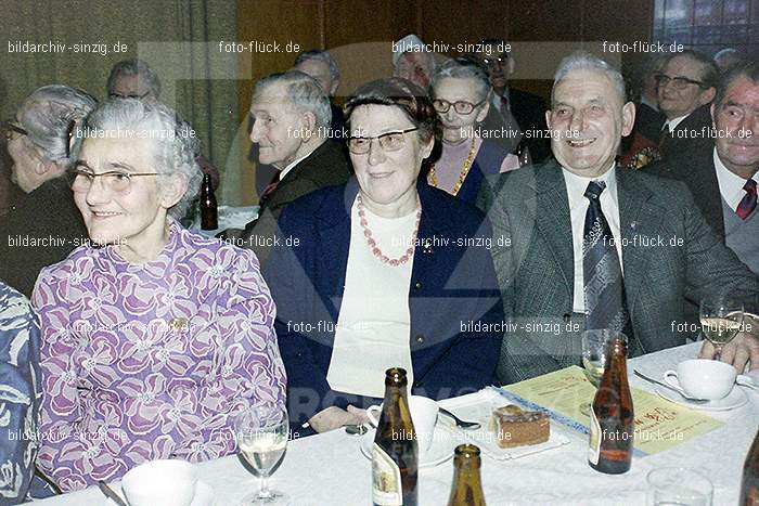 1974 Seniorenkaffee der Närrischen Buben im Helenensaal Sinzig: SNNRBBHLSN-012188