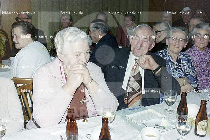 1974 Seniorenkaffee der Närrischen Buben im Helenensaal Sinzig: SNNRBBHLSN-012189