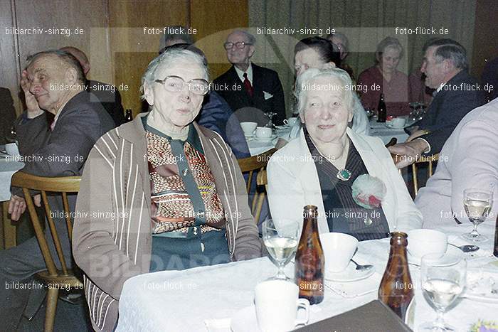 1974 Seniorenkaffee der Närrischen Buben im Helenensaal Sinzig: SNNRBBHLSN-012190