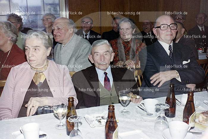 1974 Seniorenkaffee der Närrischen Buben im Helenensaal Sinzig: SNNRBBHLSN-012191