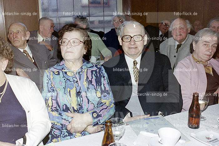 1974 Seniorenkaffee der Närrischen Buben im Helenensaal Sinzig: SNNRBBHLSN-012192