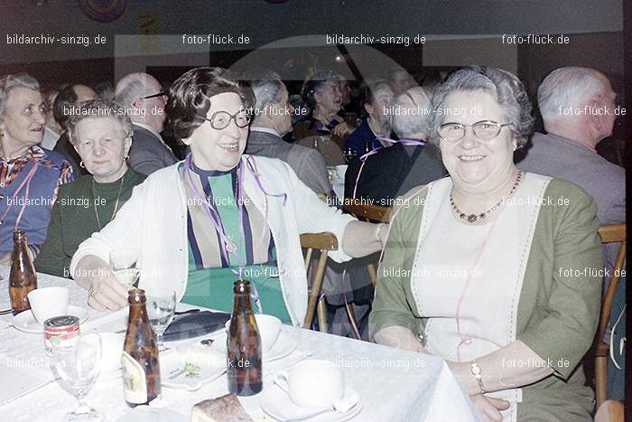 1974 Seniorenkaffee der Närrischen Buben im Helenensaal Sinzig: SNNRBBHLSN-012194