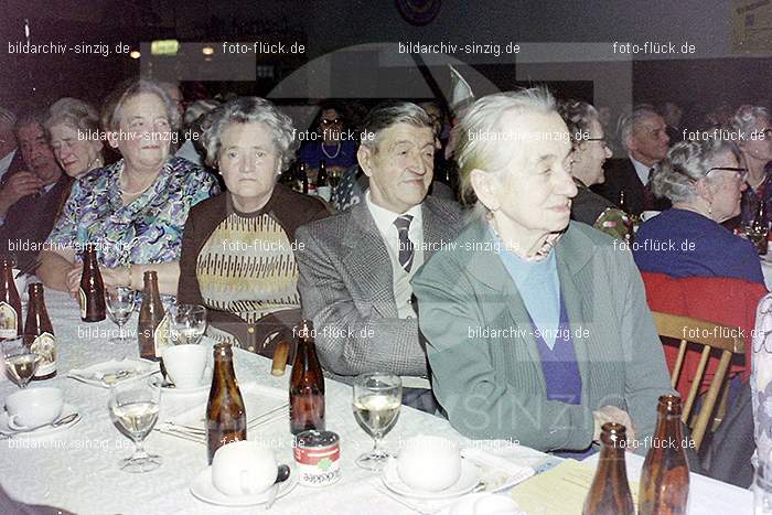 1974 Seniorenkaffee der Närrischen Buben im Helenensaal Sinzig: SNNRBBHLSN-012197
