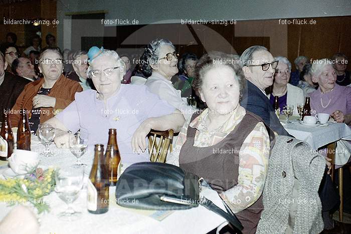 1974 Seniorenkaffee der Närrischen Buben im Helenensaal Sinzig: SNNRBBHLSN-012204