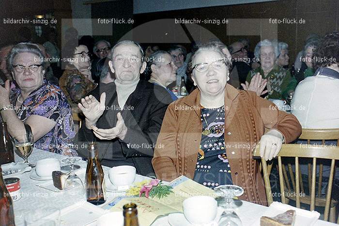 1974 Seniorenkaffee der Närrischen Buben im Helenensaal Sinzig: SNNRBBHLSN-012205