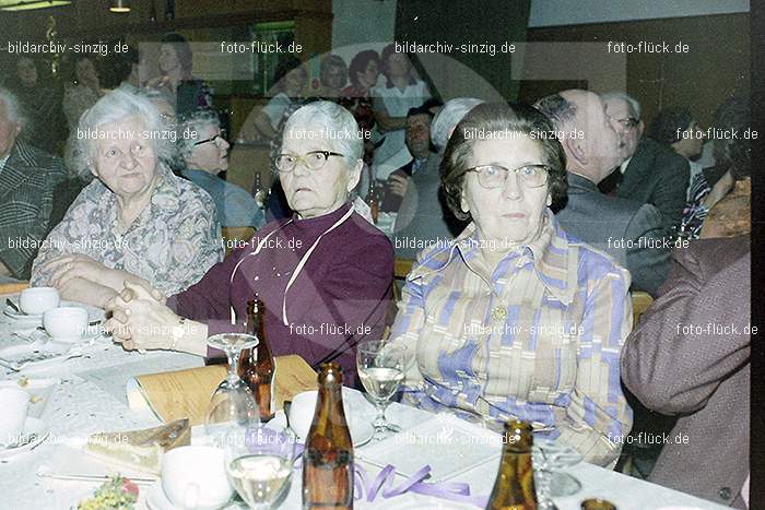 1974 Seniorenkaffee der Närrischen Buben im Helenensaal Sinzig: SNNRBBHLSN-012207