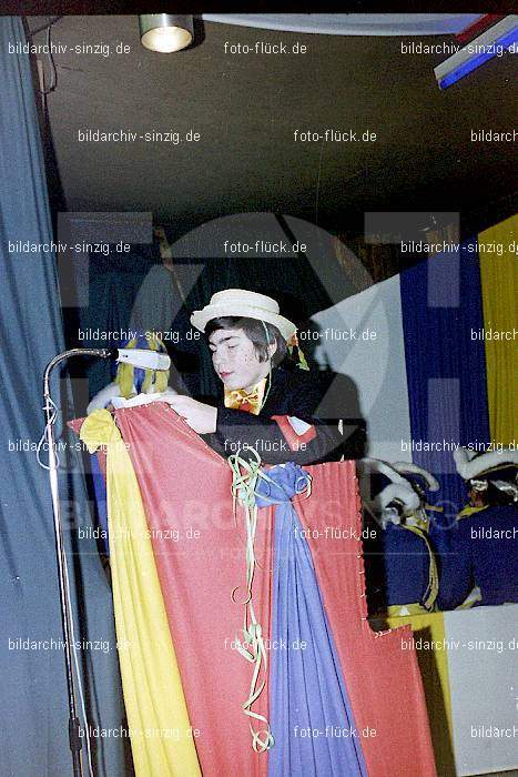 1974 Seniorenkaffee der Närrischen Buben im Helenensaal Sinzig: SNNRBBHLSN-012209