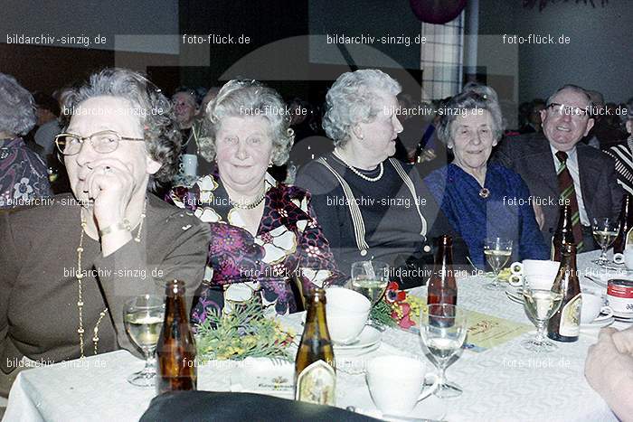 1974 Seniorenkaffee der Närrischen Buben im Helenensaal Sinzig: SNNRBBHLSN-012210