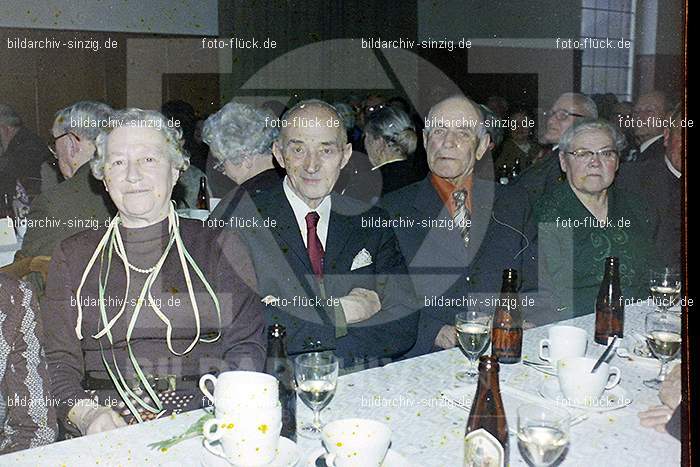 1974 Seniorenkaffee der Närrischen Buben im Helenensaal Sinzig: SNNRBBHLSN-012216