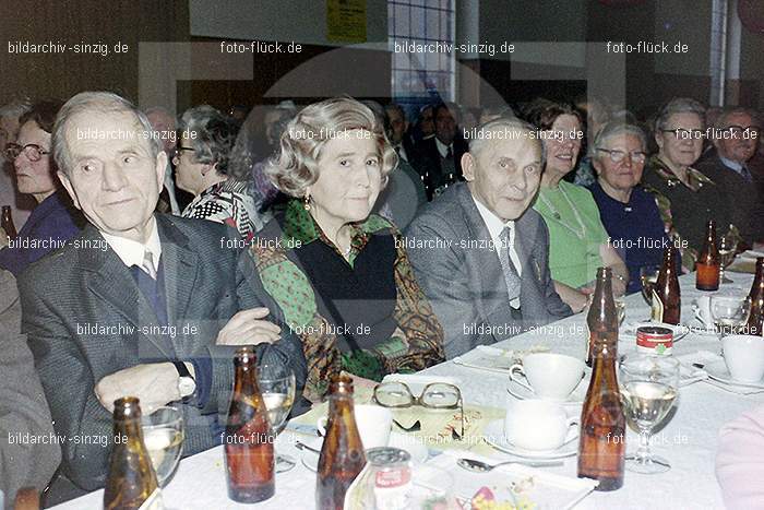 1974 Seniorenkaffee der Närrischen Buben im Helenensaal Sinzig: SNNRBBHLSN-012221