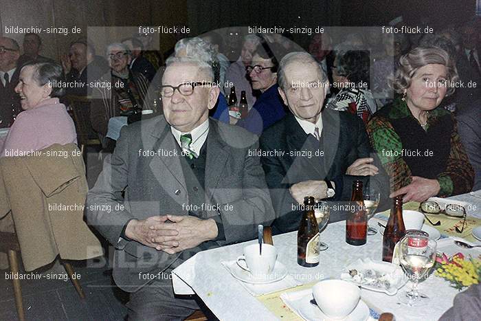 1974 Seniorenkaffee der Närrischen Buben im Helenensaal Sinzig: SNNRBBHLSN-012222