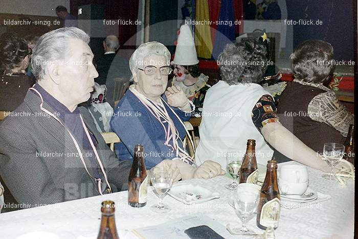 1974 Seniorenkaffee der Närrischen Buben im Helenensaal Sinzig: SNNRBBHLSN-012227