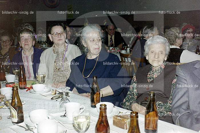 1974 Seniorenkaffee der Närrischen Buben im Helenensaal Sinzig: SNNRBBHLSN-012229