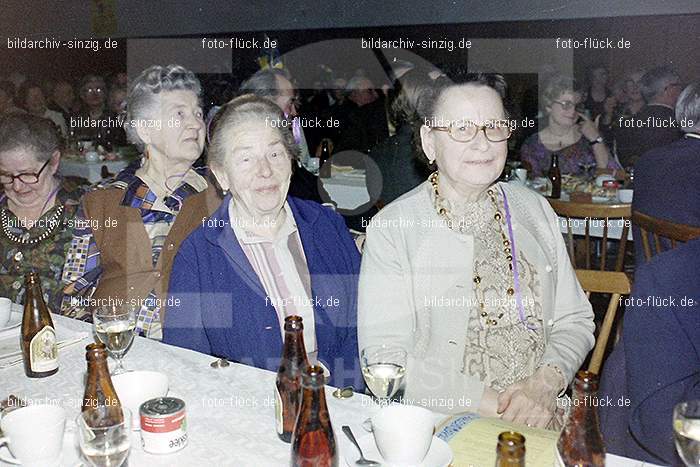 1974 Seniorenkaffee der Närrischen Buben im Helenensaal Sinzig: SNNRBBHLSN-012230