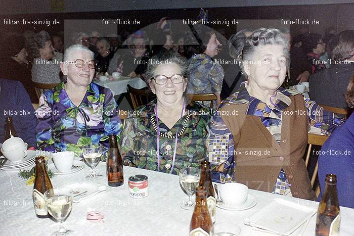 1974 Seniorenkaffee der Närrischen Buben im Helenensaal Sinzig: SNNRBBHLSN-012231