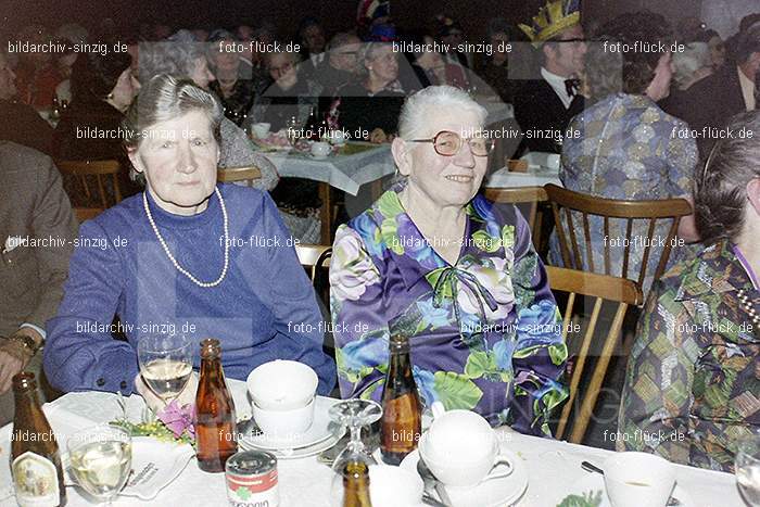 1974 Seniorenkaffee der Närrischen Buben im Helenensaal Sinzig: SNNRBBHLSN-012232