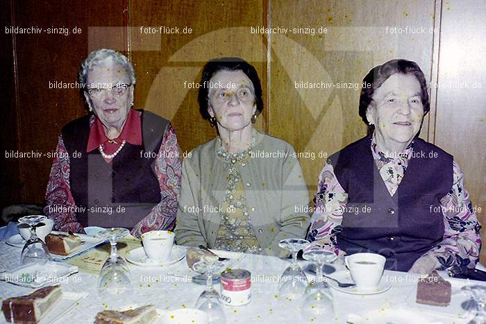 1974 Seniorenkaffee der Närrischen Buben im Helenensaal Sinzig: SNNRBBHLSN-012240