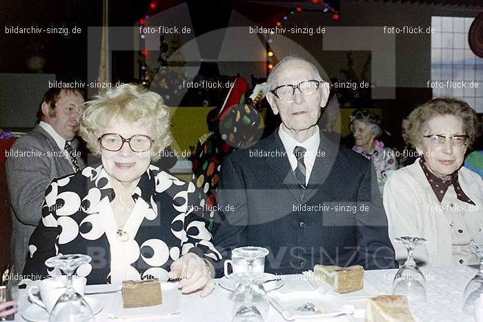 1974 Seniorenkaffee der Närrischen Buben im Helenensaal Sinzig: SNNRBBHLSN-012247