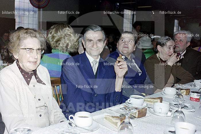 1974 Seniorenkaffee der Närrischen Buben im Helenensaal Sinzig: SNNRBBHLSN-012248