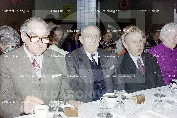 1974 Seniorenkaffee der Närrischen Buben im Helenensaal Sinzig: SNNRBBHLSN-012255