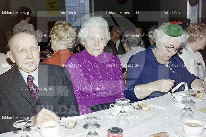 1974 Seniorenkaffee der Närrischen Buben im Helenensaal Sinzig: SNNRBBHLSN-012256