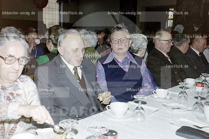 1974 Seniorenkaffee der Närrischen Buben im Helenensaal Sinzig: SNNRBBHLSN-012259