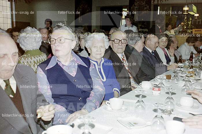 1974 Seniorenkaffee der Närrischen Buben im Helenensaal Sinzig: SNNRBBHLSN-012260